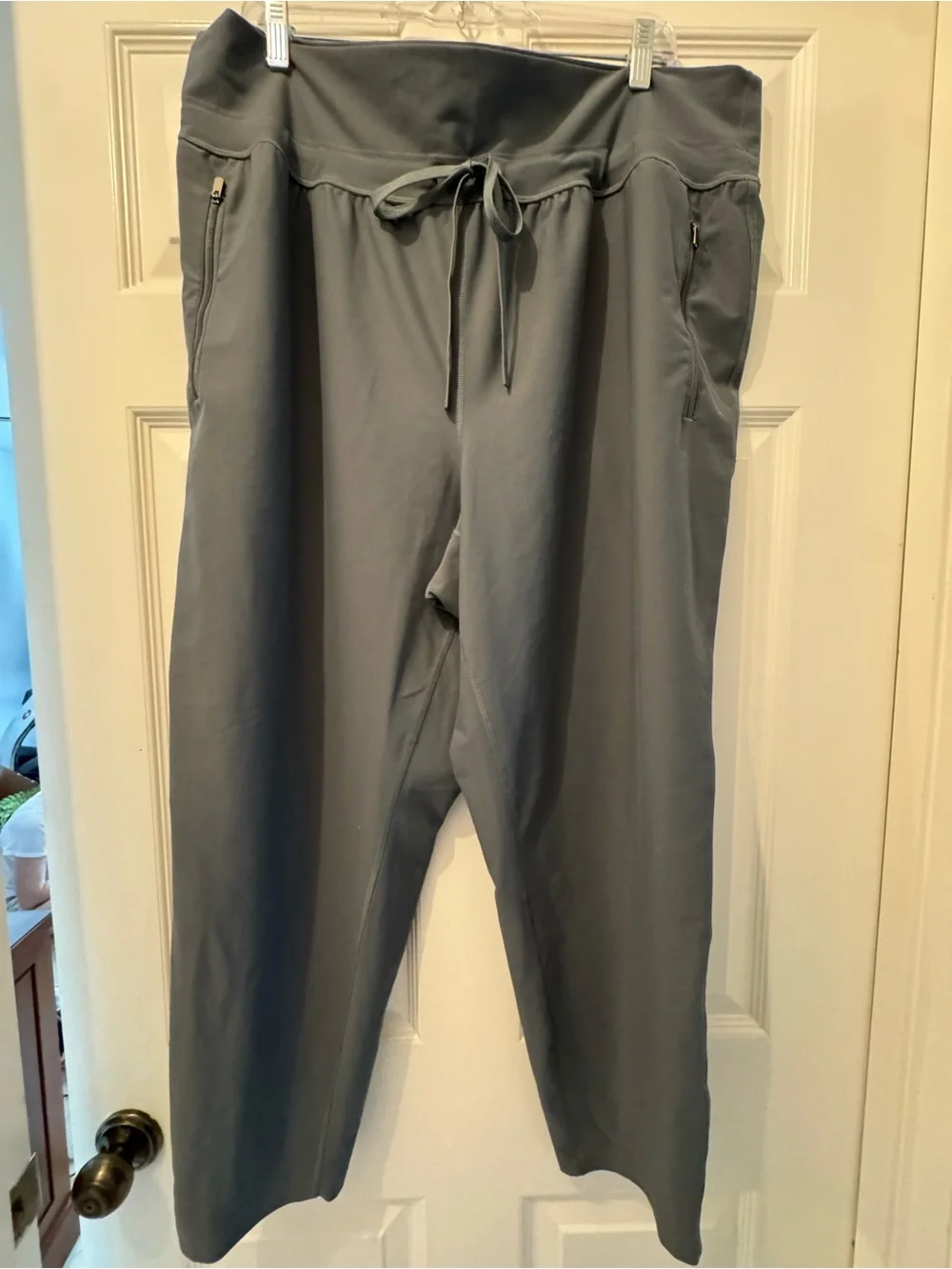 Old Navy Women’s Sage Green Drawstring Joggers - Picture 1 of 5